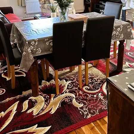 Charming Comfy By Kensington Apartment *