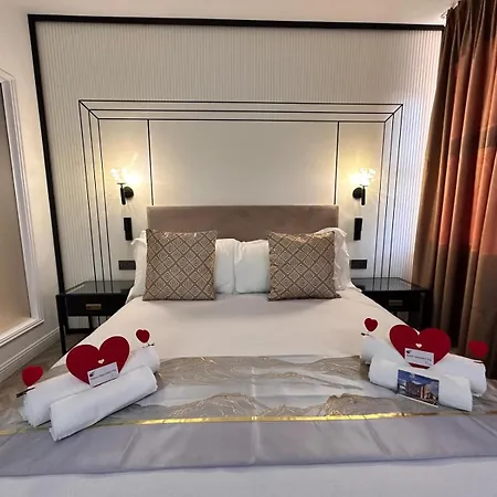 Rosemay Near London Heathrow Airport 4*