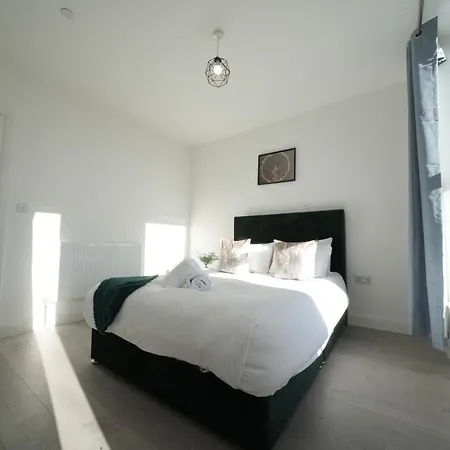 Broadway Great 7-minute Walk From The Underground Quarto em Acomodações Particulares Ealing