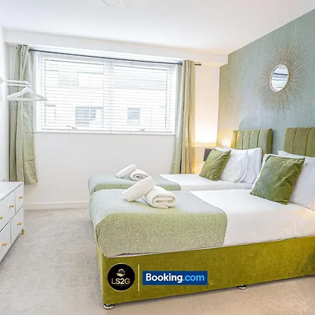 Stylish 2 Bedroom By Ls2g Short Lets & Serviced Greater With Free Parking *