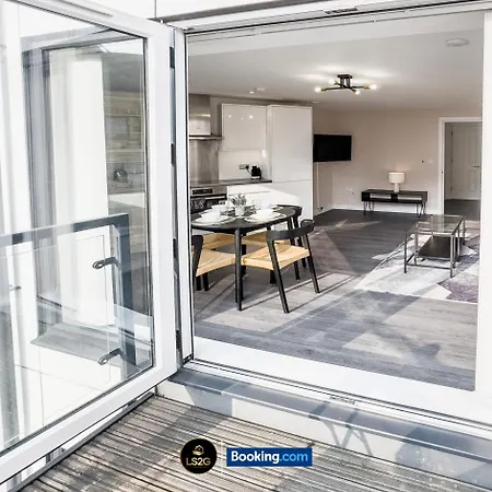 Stylish 2 Bedroom By Ls2g Short Lets & Serviced Greater With Free Parking Apartment