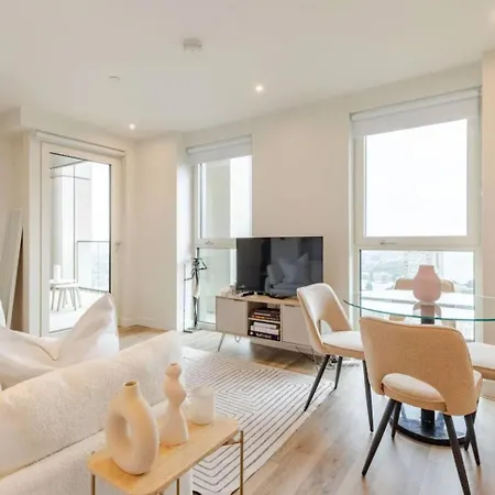 דירה Niru Experience Skyview Penthouse לונדון