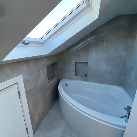 Twin Budget Flat Apartment *