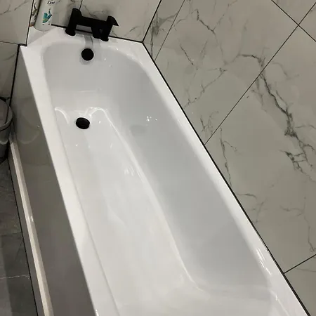 Beautiful Modern Eco Friendly 2 Bed House With Garden - London