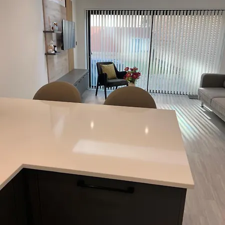 Beautiful Modern Eco Friendly 2 Bed House With Garden - *