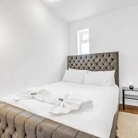 Apartment Travellers, Corporates, Professional, Fully Equipped Kitchen, Snacks, Coffee, Toiletries, Flat2