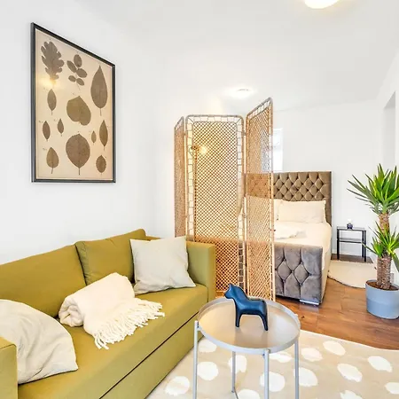 Travellers, Corporates, Professional, Fully Equipped Kitchen, Snacks, Coffee, Toiletries, Flat2 Apartment