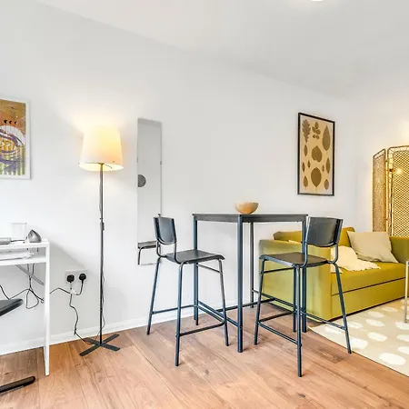 Apartment Travellers, Corporates, Professional, Fully Equipped Kitchen, Snacks, Coffee, Toiletries, Flat2 Edgware
