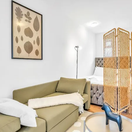 Travellers, Corporates, Professional, Fully Equipped Kitchen, Snacks, Coffee, Toiletries, Flat2