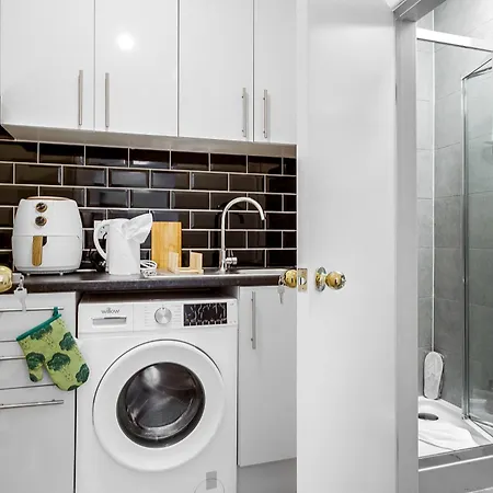 Travellers, Corporates, Professional, Fully Equipped Kitchen, Snacks, Coffee, Toiletries, Flat2 Apartment *