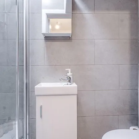 Travellers, Corporates, Professional, Fully Equipped Kitchen, Snacks, Coffee, Toiletries, Flat2 Apartment Edgware
