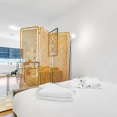 Travellers, Corporates, Professional, Fully Equipped Kitchen, Snacks, Coffee, Toiletries, Flat2 *