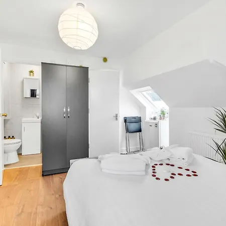 Business Travellers, Relocation, Corporates, Amenities, Toiletries, Fee Parking, Central, Flat 6 * Edgware