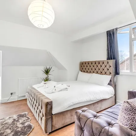 Business Travellers, Relocation, Corporates, Amenities, Toiletries, Fee Parking, Central, Flat 6