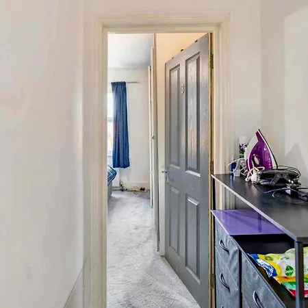 Private In Near Heathrow Homestay *