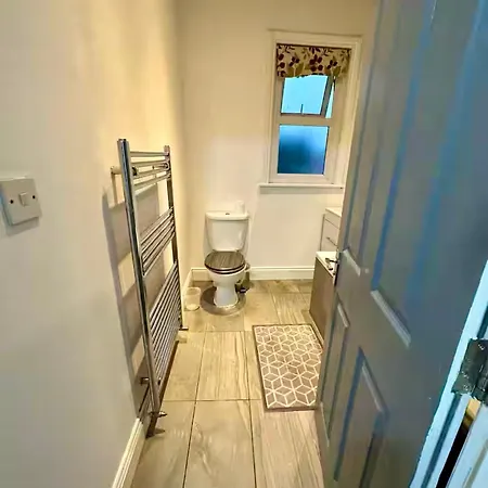 Private In Near Heathrow Homestay *