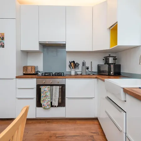 2-bed Steps From Muswell Hill Apartment London