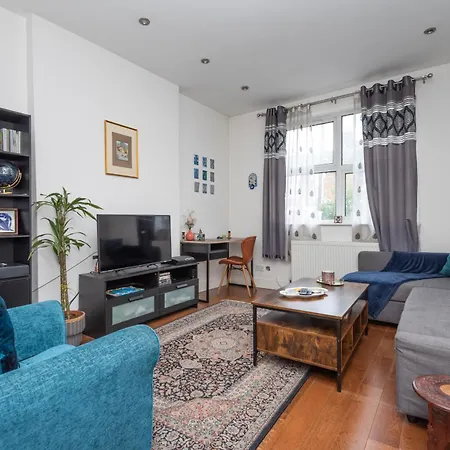 2-bed Steps From Muswell Hill * London
