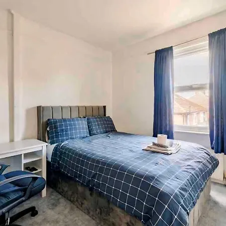 Private In Near Heathrow Homestay Uxbridge
