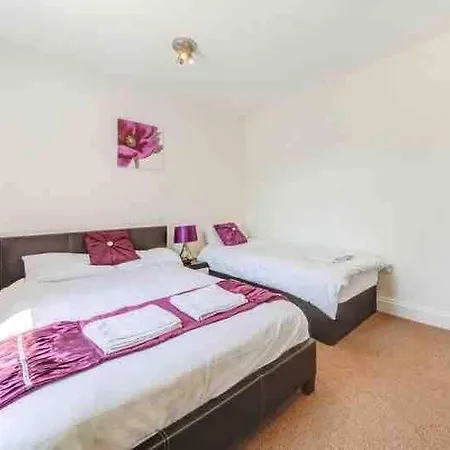Apartment 2 Bed - Westfield - London