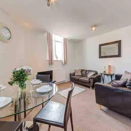 2 Bed - Westfield - * London