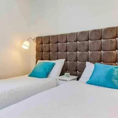 2 Bed - Westfield - Apartment London