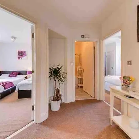 2 Bed - Westfield - Apartment *