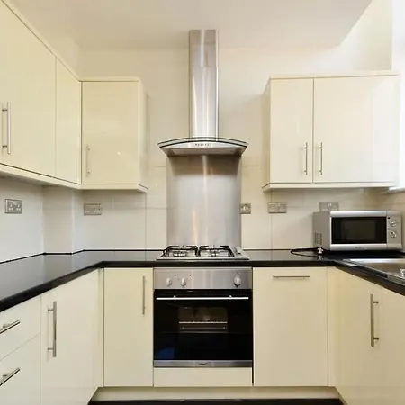 2 Bed - Westfield - Apartment London