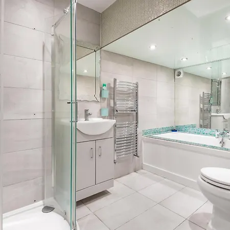 2-bed Steps From Muswell Hill Apartment