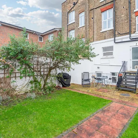 2-bed Steps From Muswell Hill Apartment London