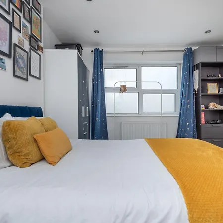 2-bed Steps From Muswell Hill Apartment
