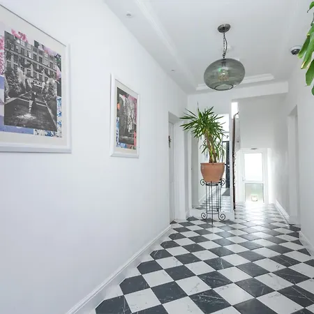 2-bed Steps From Muswell Hill London