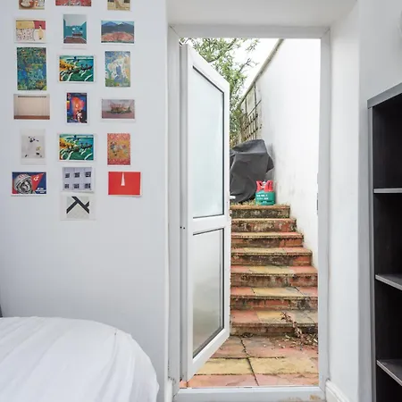 2-bed Steps From Muswell Hill Apartment