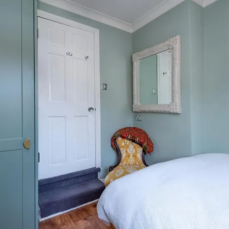 Stylish 2-bed 2-bath With Garden In Tooting *