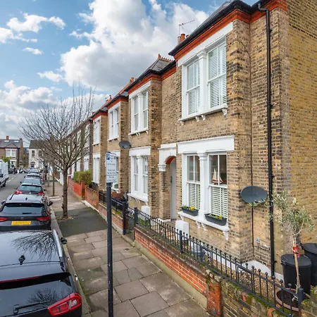 Stylish 2-bed 2-bath With Garden In Tooting *