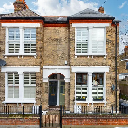 Stylish 2-bed 2-bath With Garden In Tooting