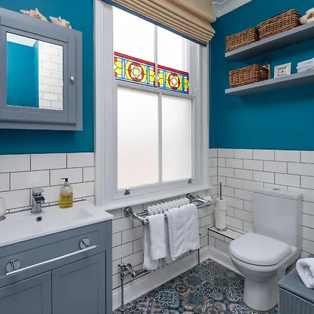 Holiday home Stylish 2-bed 2-bath With Garden In Tooting *