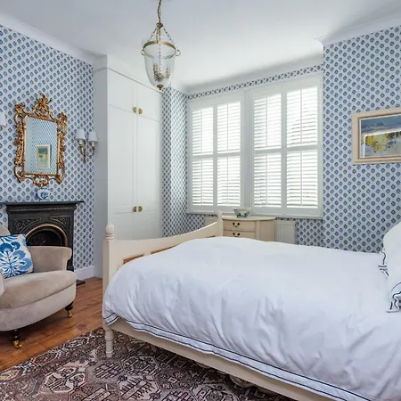 Holiday home Stylish 2-bed 2-bath With Garden In Tooting