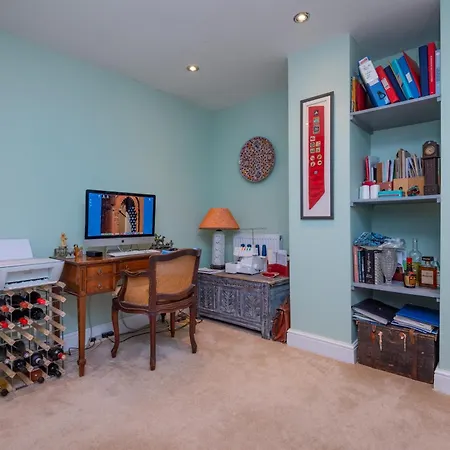 Stylish 2-bed 2-bath With Garden In Tooting *