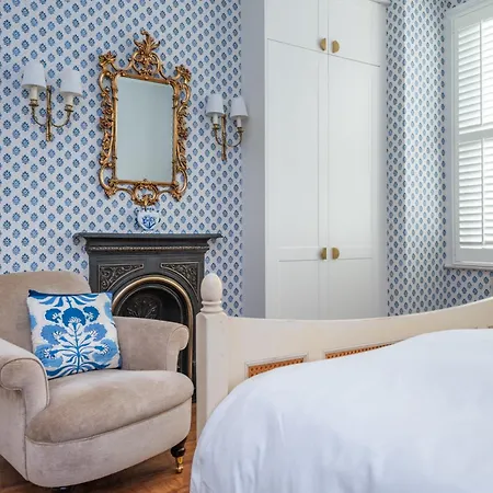 Stylish 2-bed 2-bath With Garden In Tooting London