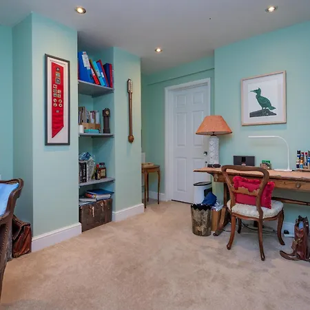 Holiday home Stylish 2-bed 2-bath With Garden In Tooting
