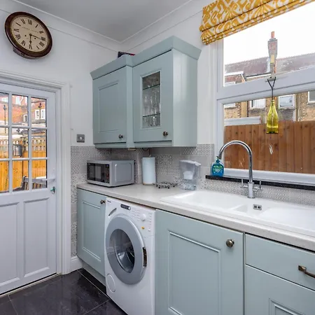 Stylish 2-bed 2-bath With Garden In Tooting * London