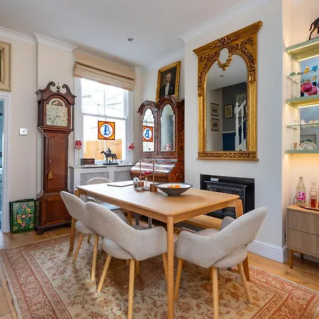 Holiday home Stylish 2-bed 2-bath With Garden In Tooting *