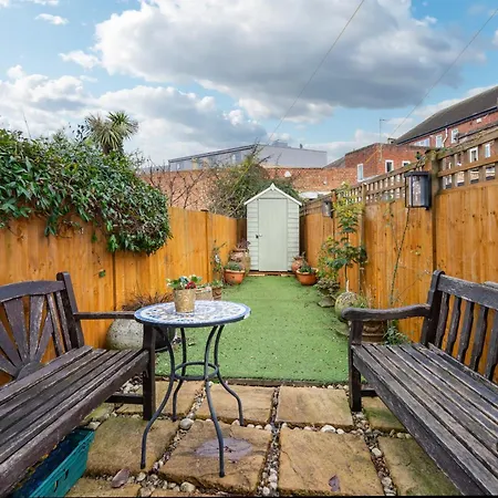 Stylish 2-bed 2-bath With Garden In Tooting Holiday home