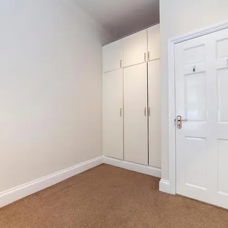 Captivating 3br Flat, 5 Min To Hyde Park Apartment