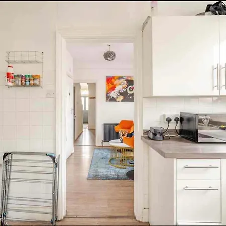 Private In Near Heathrow Homestay