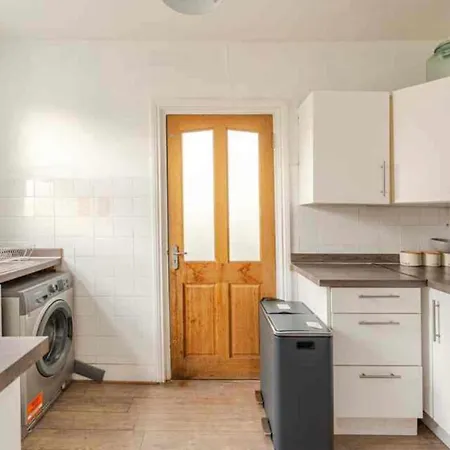 Homestay Private In Near Heathrow *