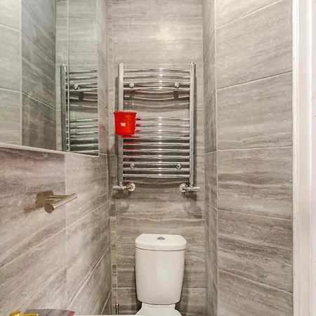 Private In Near Heathrow Homestay