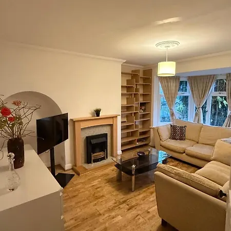 Feriehus Family Friendly Kingston Retreat Strawberry Hill