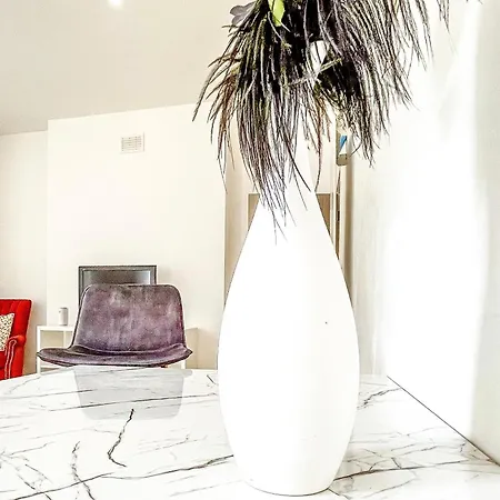 Apartment 2-bed In Herbert Road London